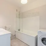 Spacious 3 Bedroom & Private Parking! * Lambersart