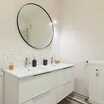 Spacious 3 Bedroom & Private Parking! Lägenhet *