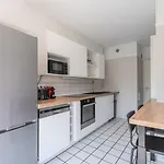 Spacious 3 Bedroom & Private Parking! Lambersart