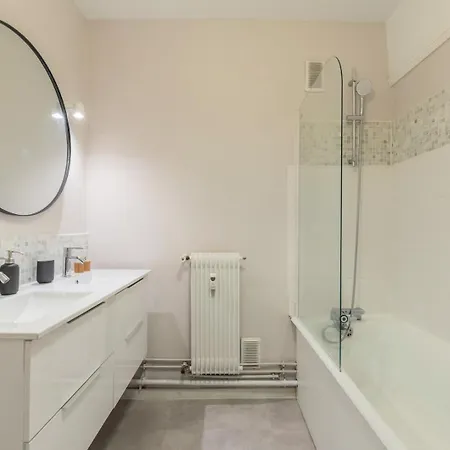 Spacious 3 Bedroom & Private Parking! Lambersart