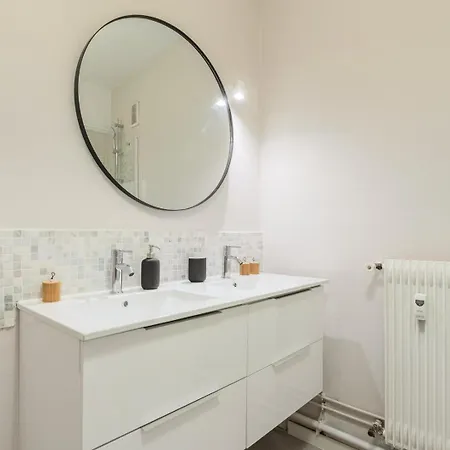Spacious 3 Bedroom & Private Parking! 아파트 *