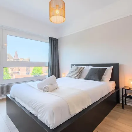 Spacious 3 Bedroom & Private Parking! Lambersart