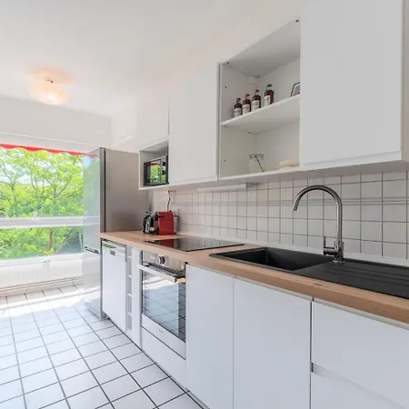 아파트 Spacious 3 Bedroom & Private Parking! *