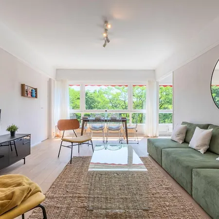 Spacious 3 Bedroom & Private Parking! * Lambersart