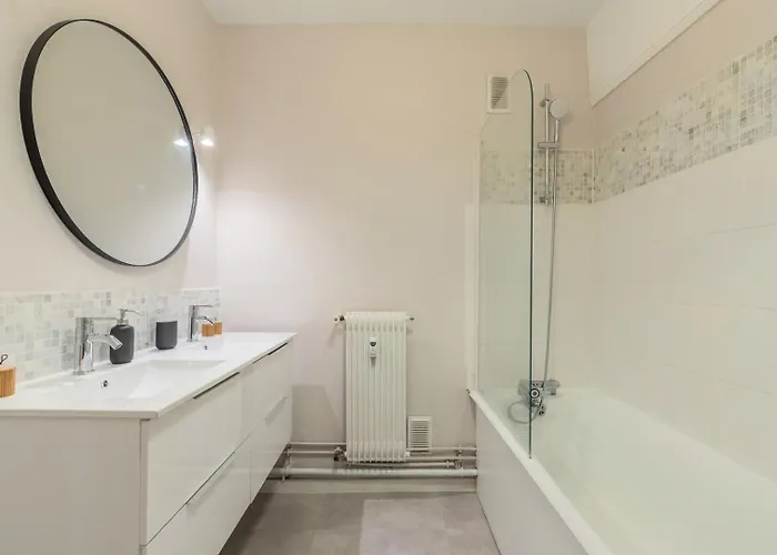 Spacious 3 Bedroom & Private Parking! Lambersart