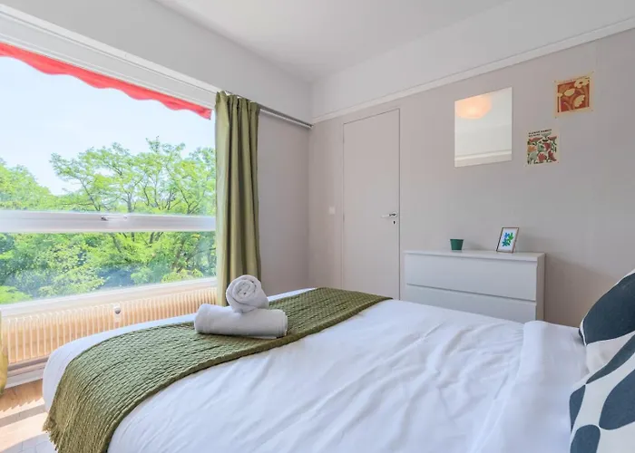 Spacious 3 Bedroom & Private Parking!