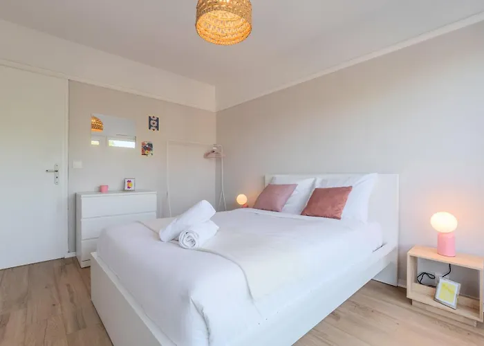 Spacious 3 Bedroom & Private Parking! *