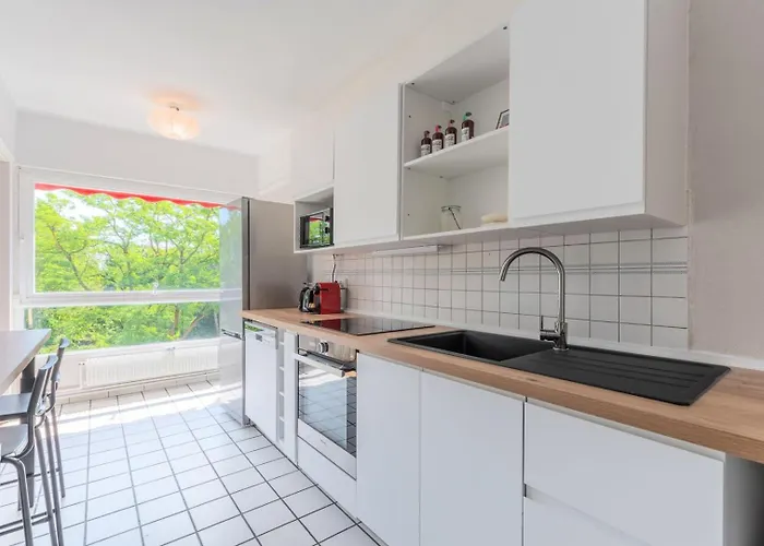 Appartement Spacious 3 Bedroom & Private Parking! *