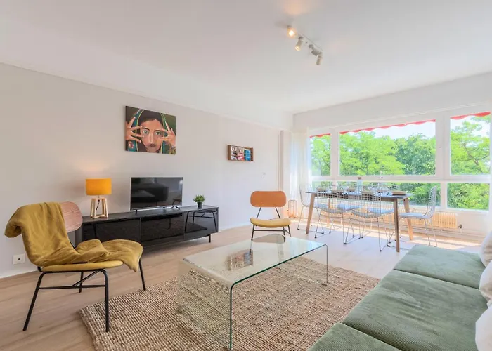 Spacious 3 Bedroom & Private Parking! * Lambersart