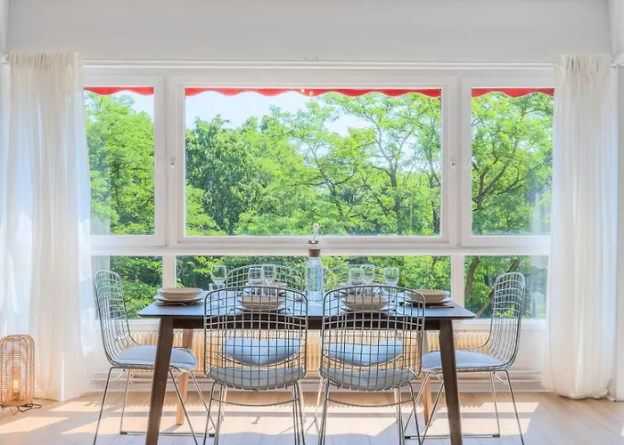 Spacious 3 Bedroom & Private Parking!