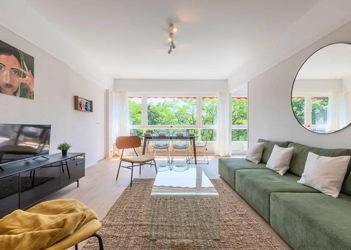 Spacious 3 Bedroom & Private Parking! * Lambersart